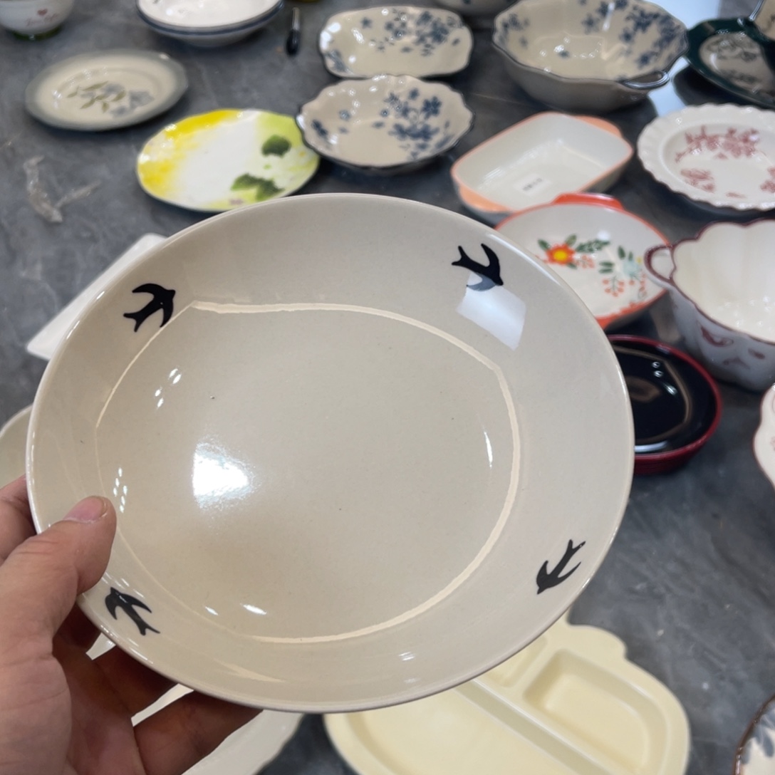 陶瓷微瑕餐具介意勿拍，满18飞！