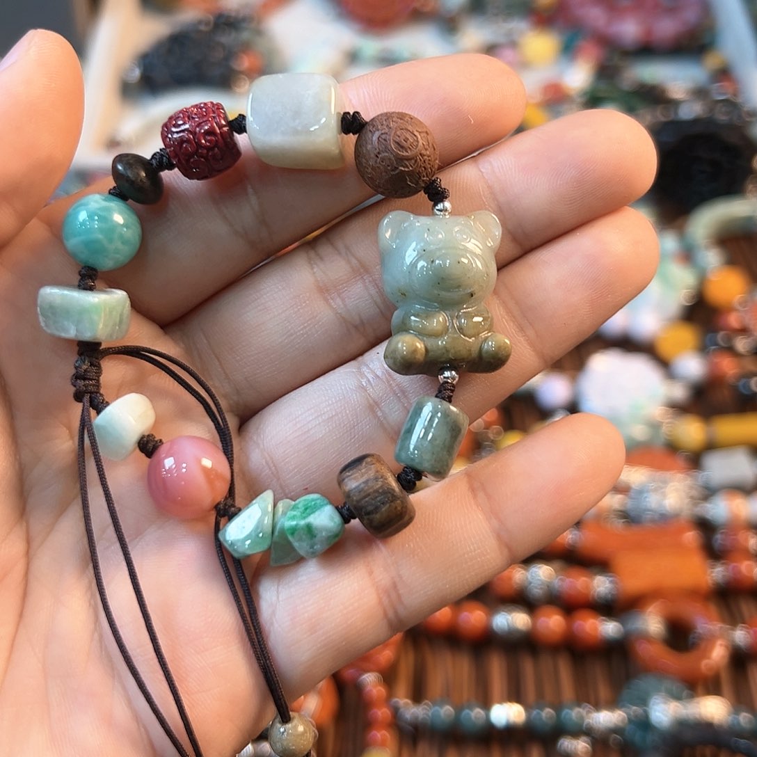 翡翠颈饰未镶嵌手串