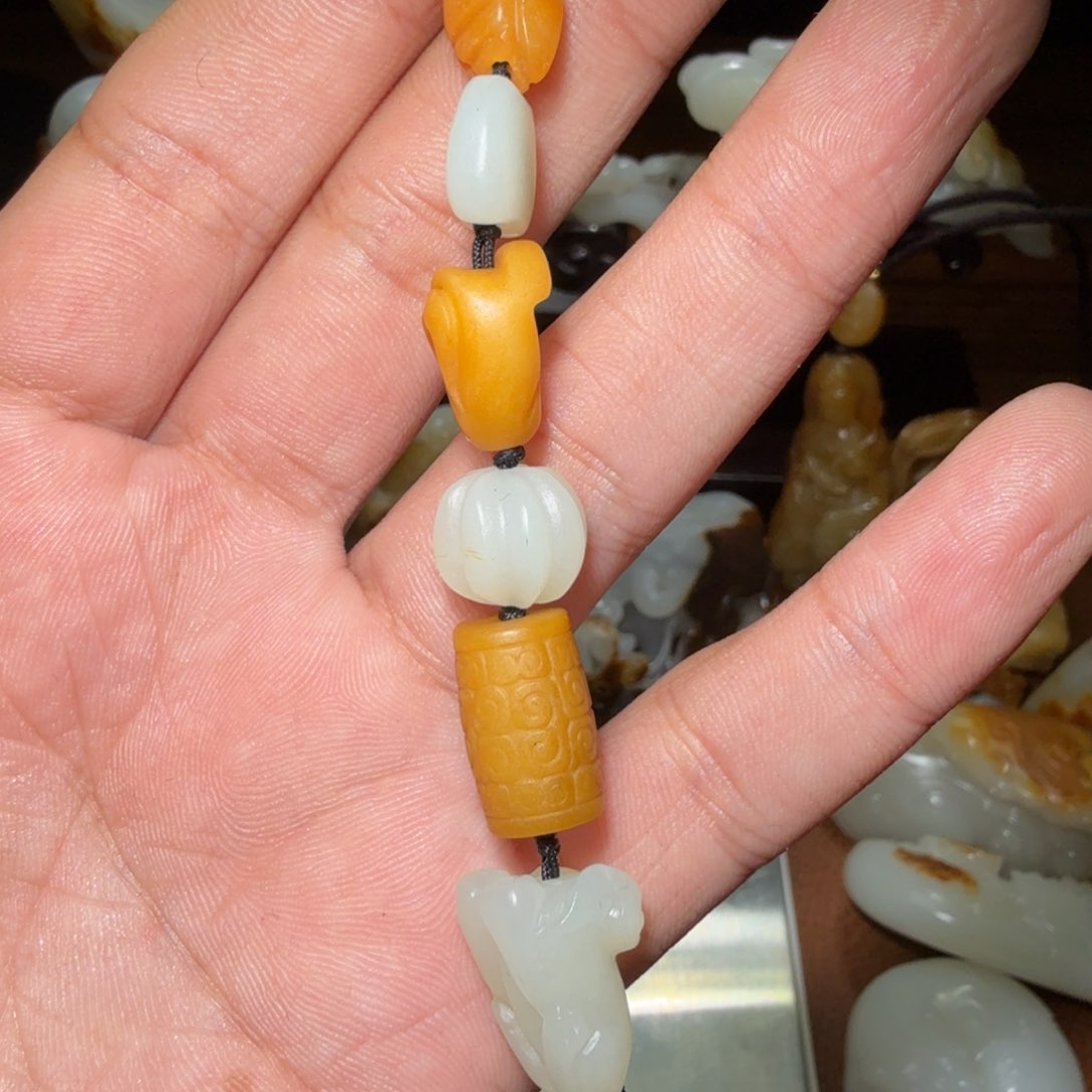 和田玉颈饰未镶嵌