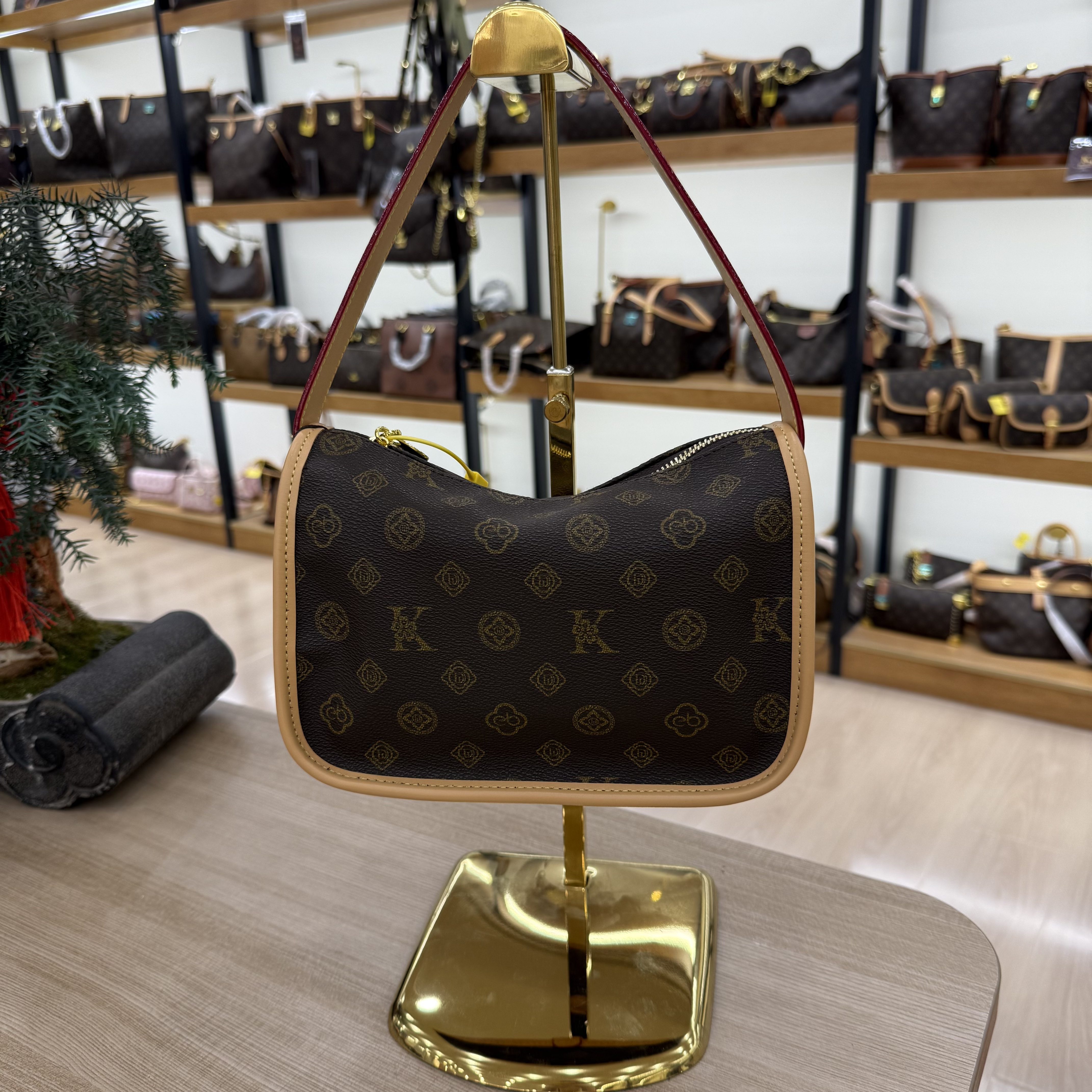 【1044】字母杏新款百搭单肩斜挎女包饺子包】【23*17】