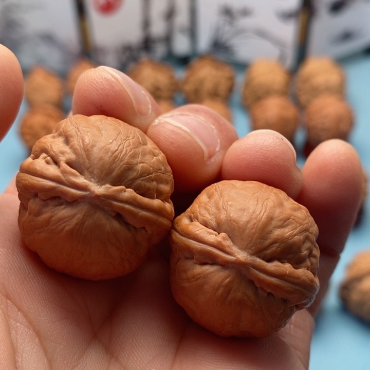 文玩核桃把件精品文玩手捻红豆元