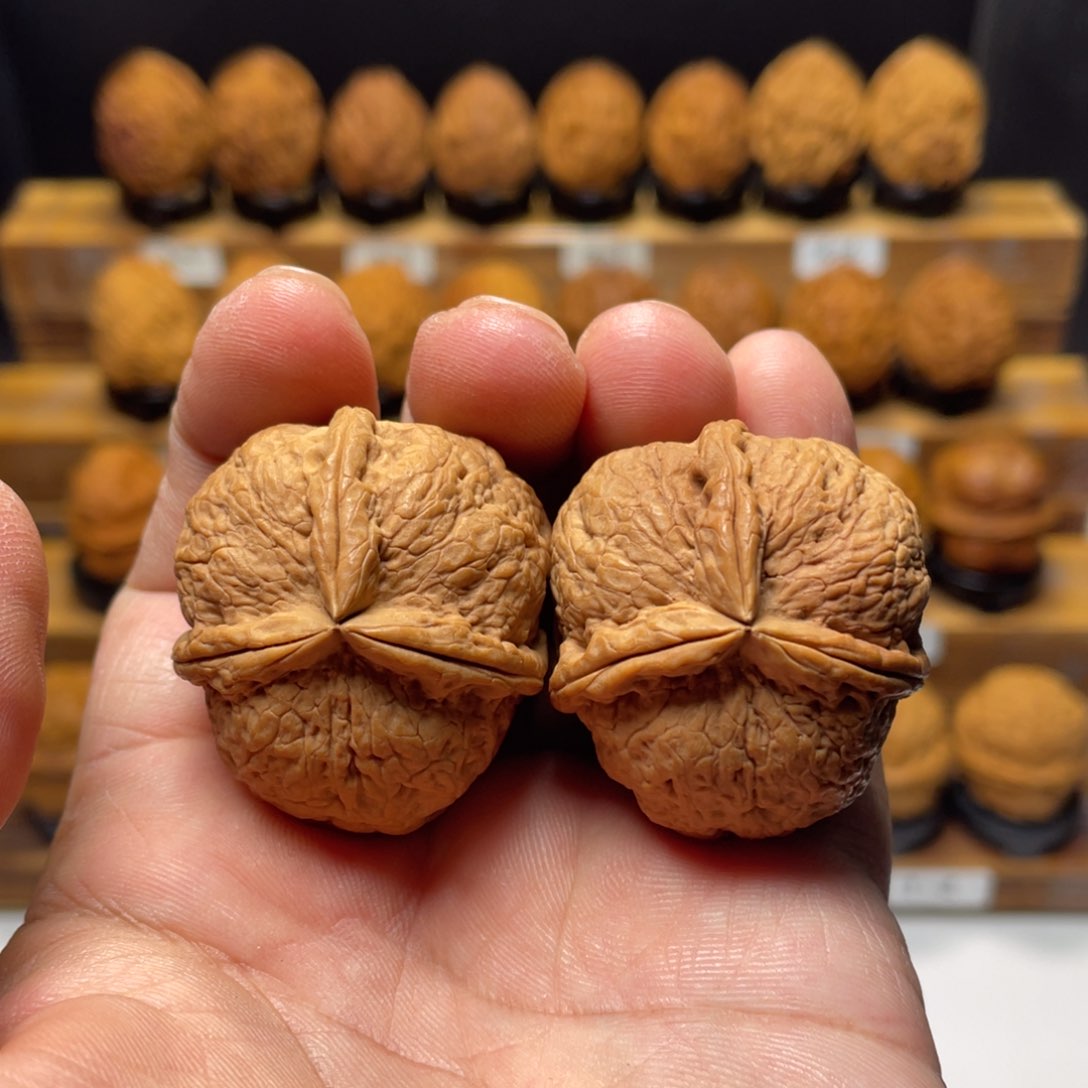 文玩核桃吊坠黄金蟒三棱