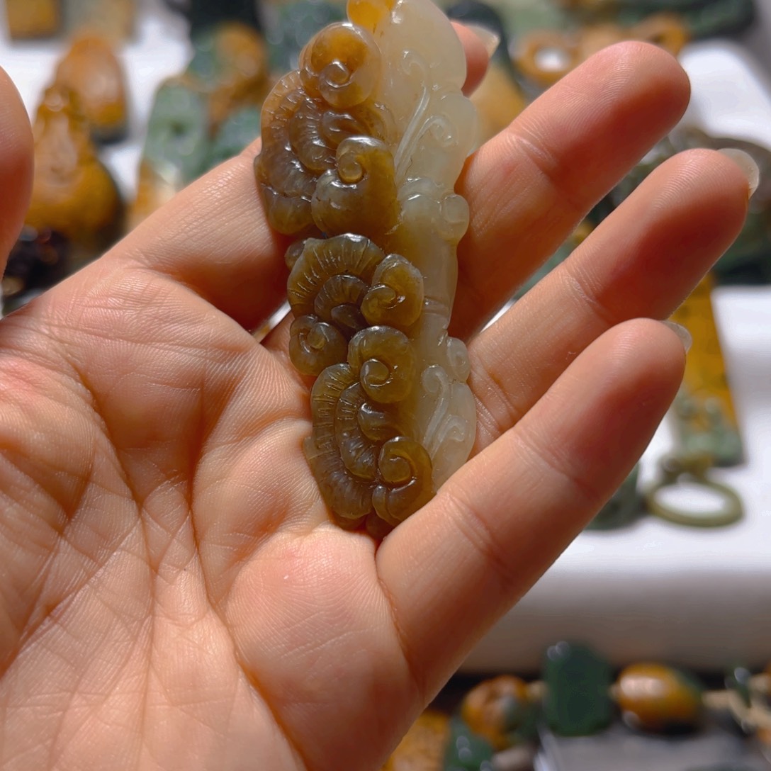 岫岩老玉（透闪石质玉）挂件未镶嵌