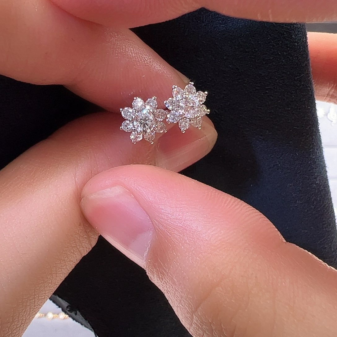 钻石耳饰18K金镶嵌太阳花大号8mm版