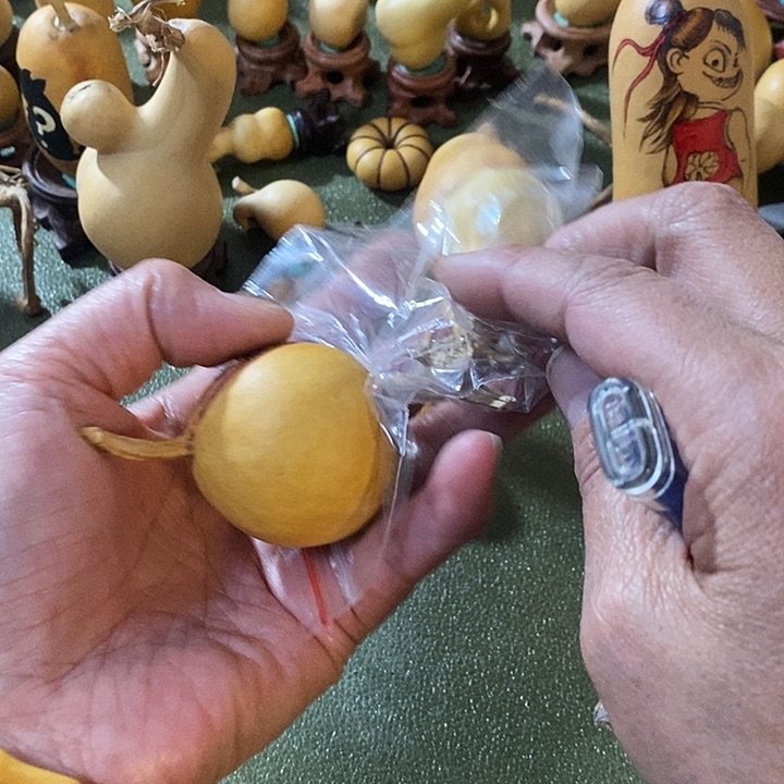 逐*小异型的葫芦手把件