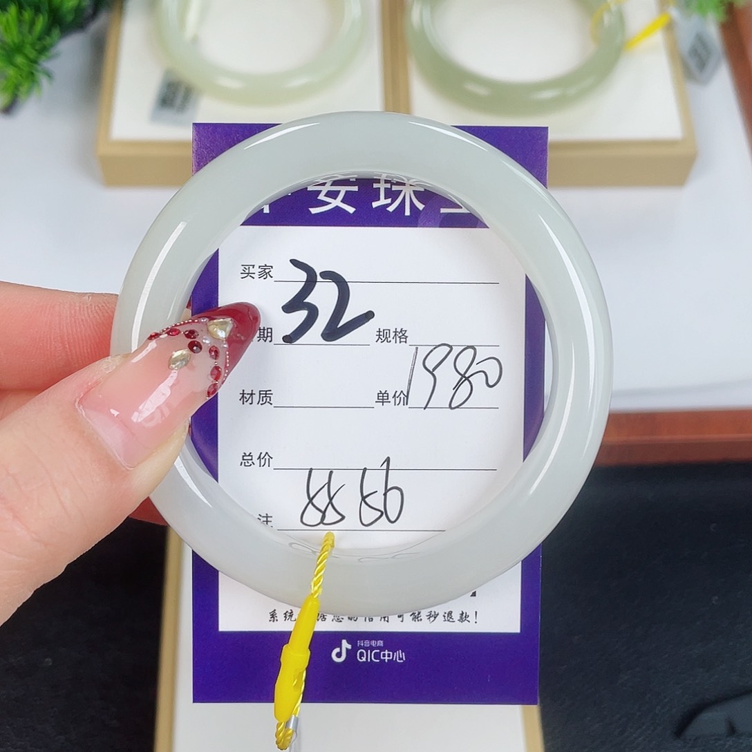 和田玉手镯未镶嵌