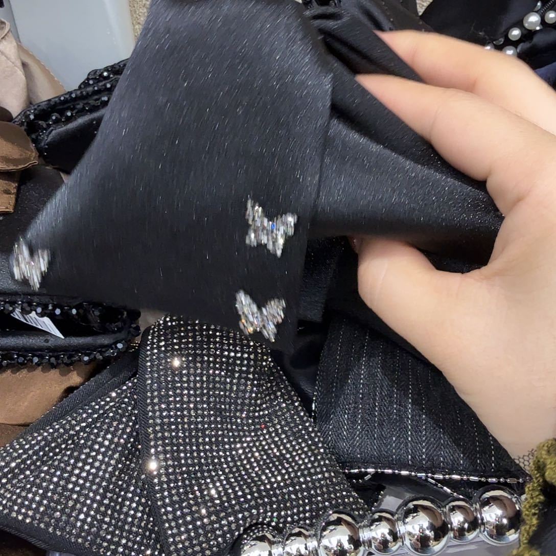 布艺非金属蝴蝶结三角抓
