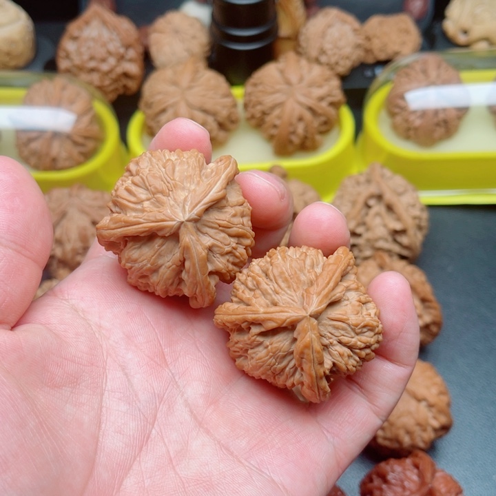 吊坠文玩核桃白狮子三棱41×40×39