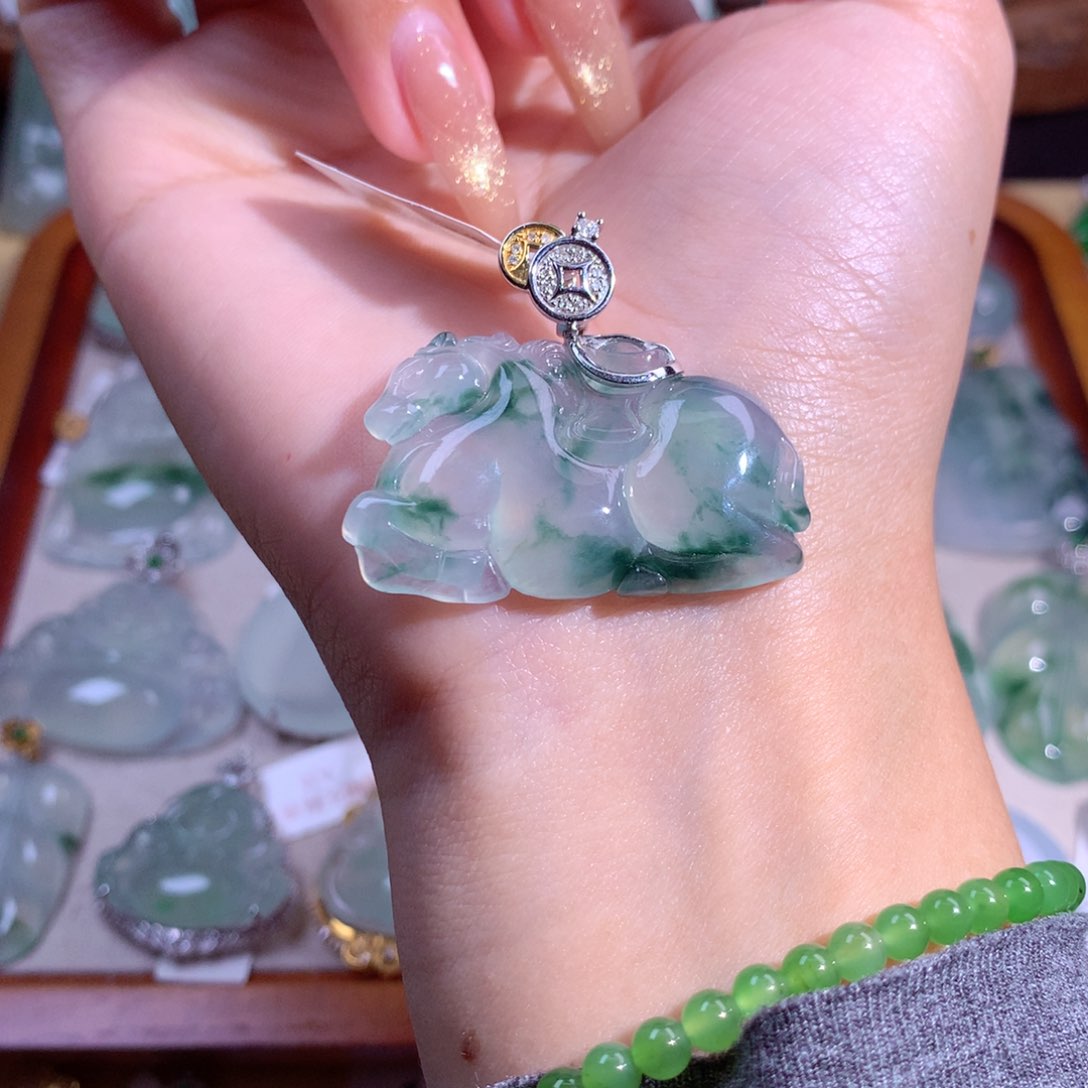 翡翠吊坠(不含链)18K金镶嵌