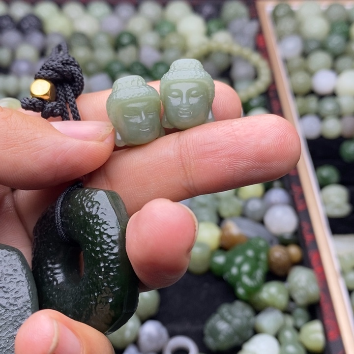 臨***昇和田玉未镶嵌颈饰