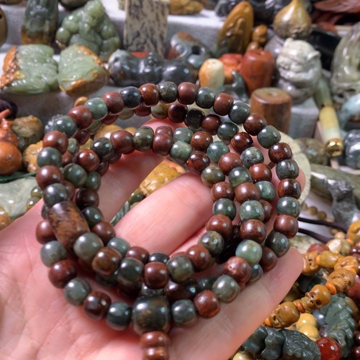 未镶嵌岫岩河磨玉（透闪石质玉）把件