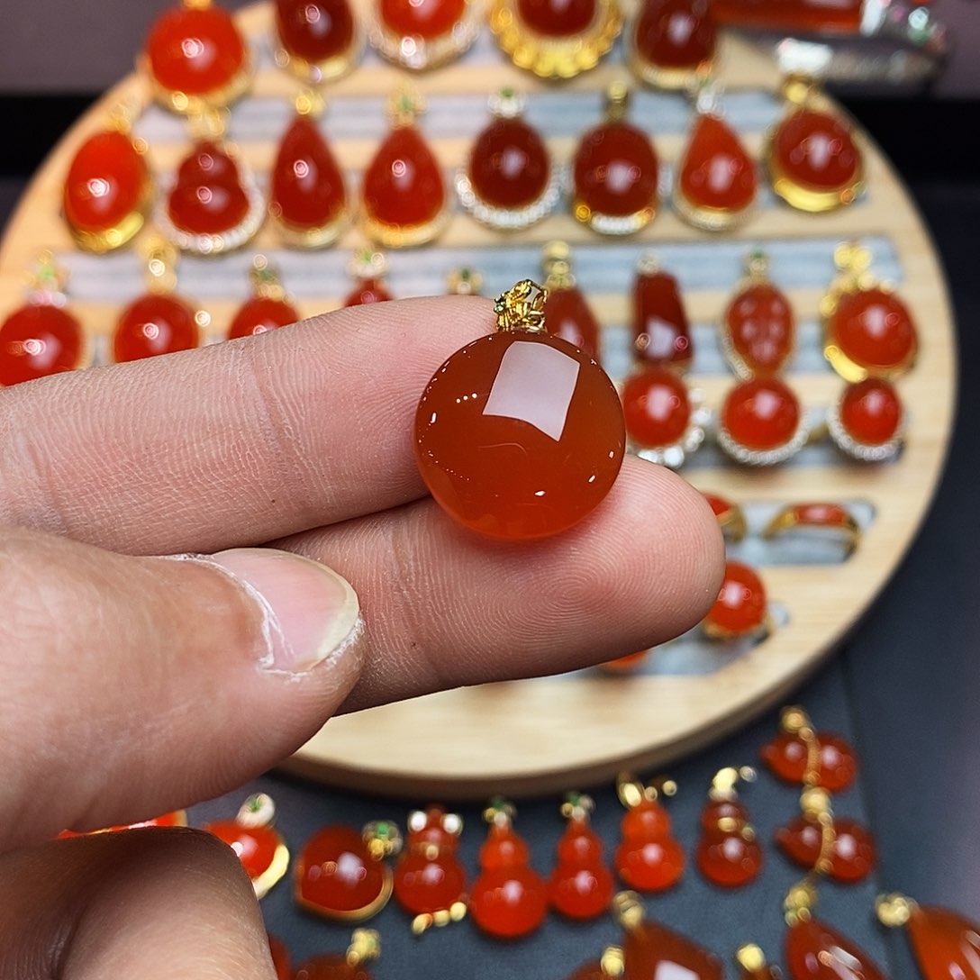 南红玛瑙颈饰18K金镶嵌