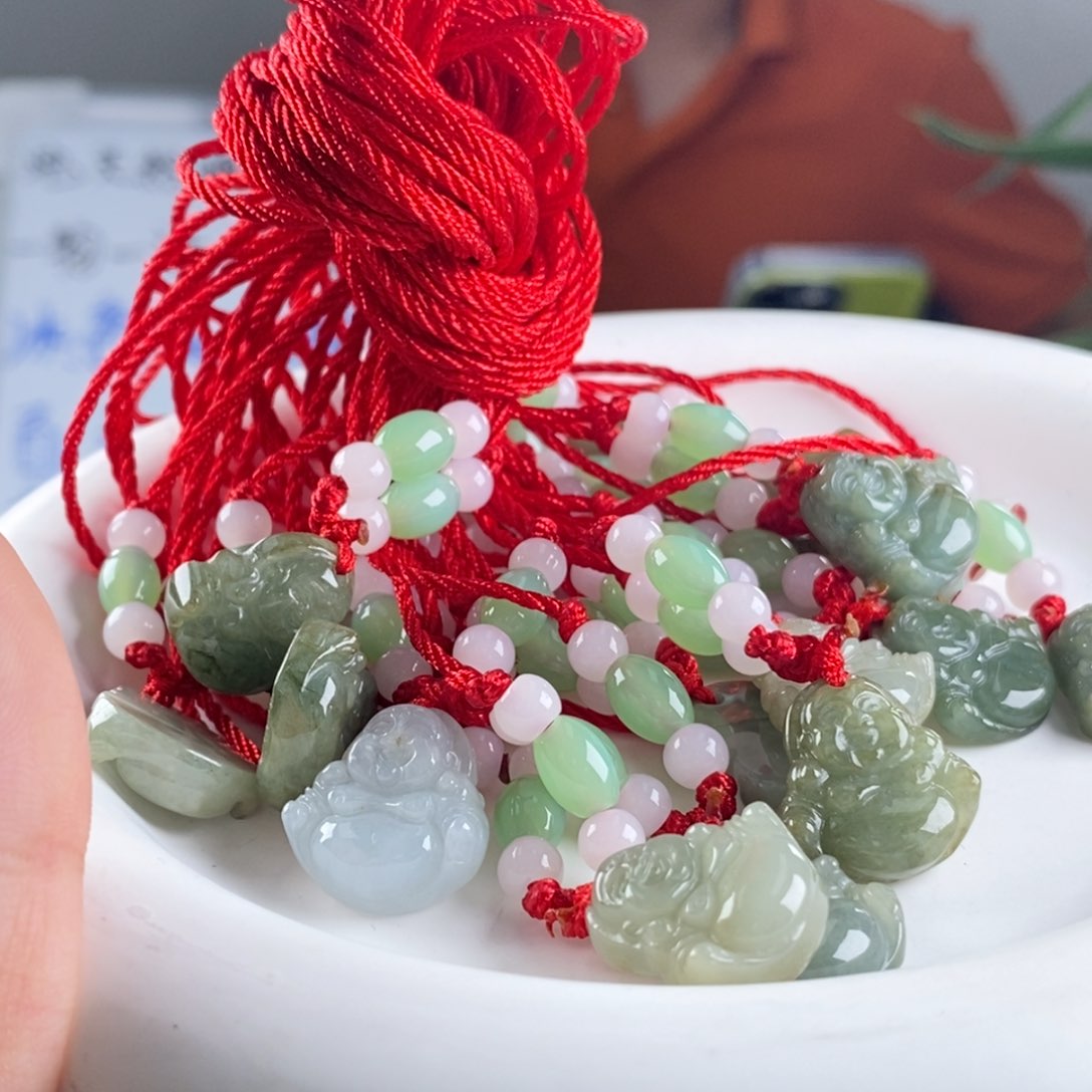 翡翠未镶嵌颈饰瑕疵漏