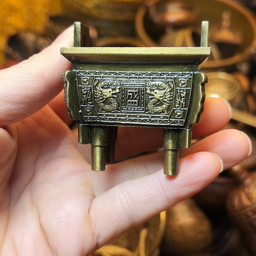 精美铜器工艺品等