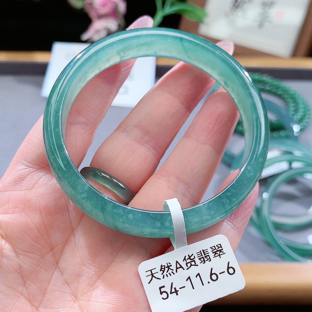 翡翠手镯（圆镯）未镶嵌