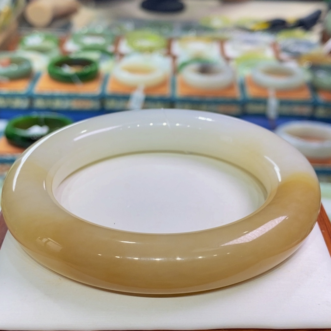 未镶嵌手镯和田玉且末糖白