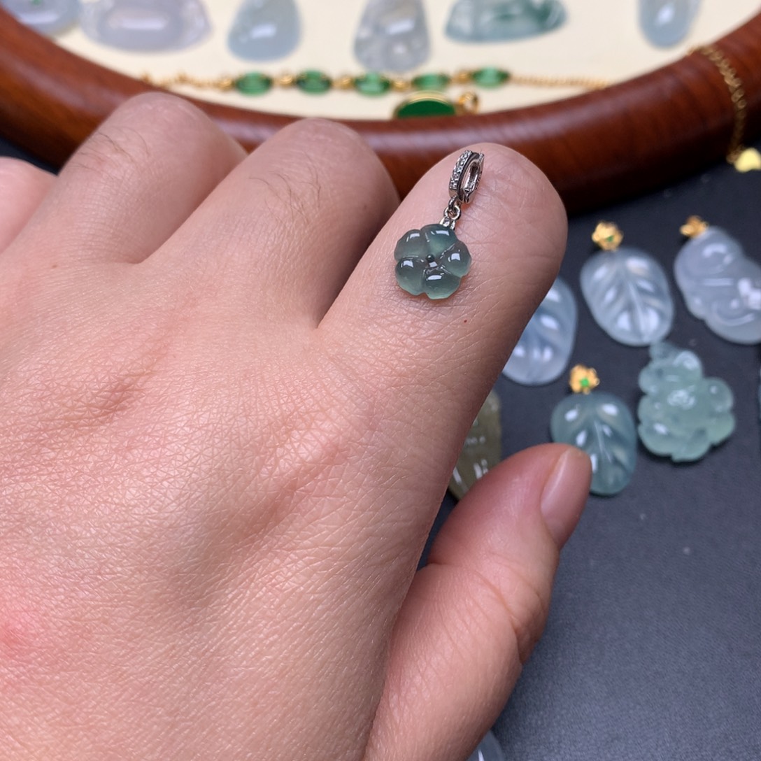 翡翠银S925镶嵌颈饰翡翠花花危