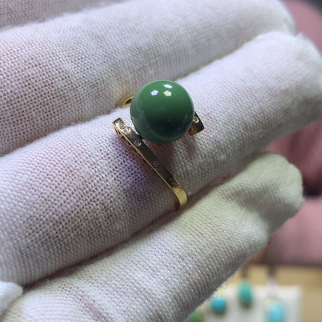 绿松石戒指18K金镶嵌