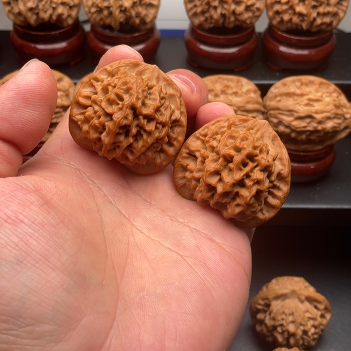 一***走文玩核桃吊坠40尺寸