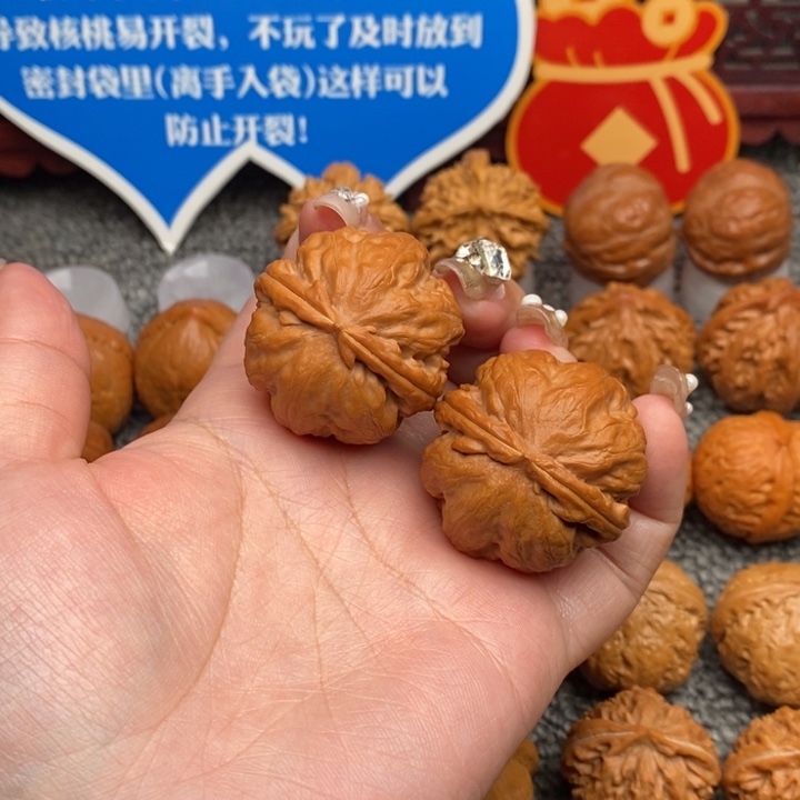 文玩核桃把件小*儿卧龙石