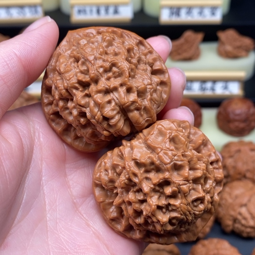 【闪购商品】文玩核桃吊坠小**学官帽