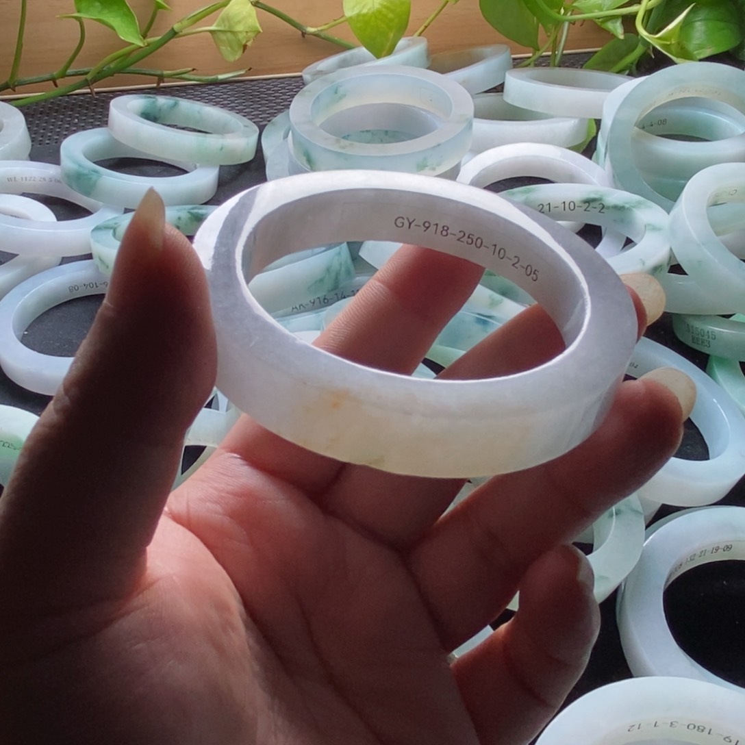 未镶嵌手镯定制翡翠