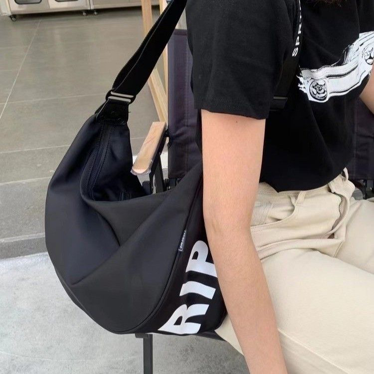 2025新款休闲字母饺子包包防水牛津布料大容量通勤单肩斜挎包女士