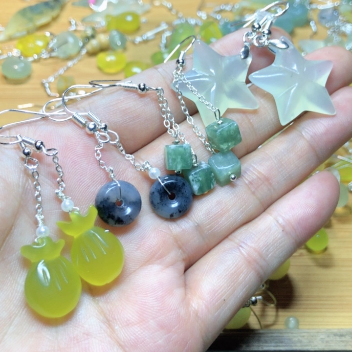 【闪购商品】蛇纹石玉耳环未镶嵌辰**姥