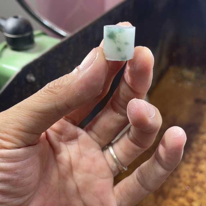 胖***子定制翡翠未镶嵌边角料
