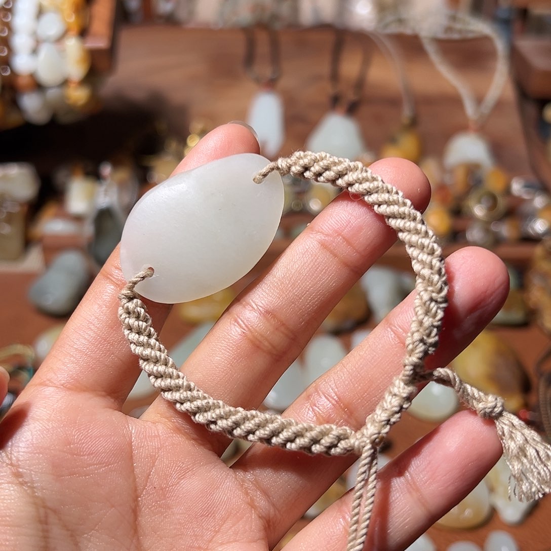 和田玉颈饰未镶嵌