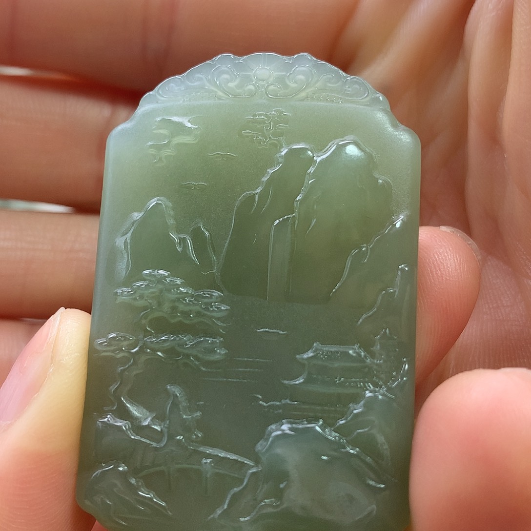 麦***儿和田玉未镶嵌颈饰