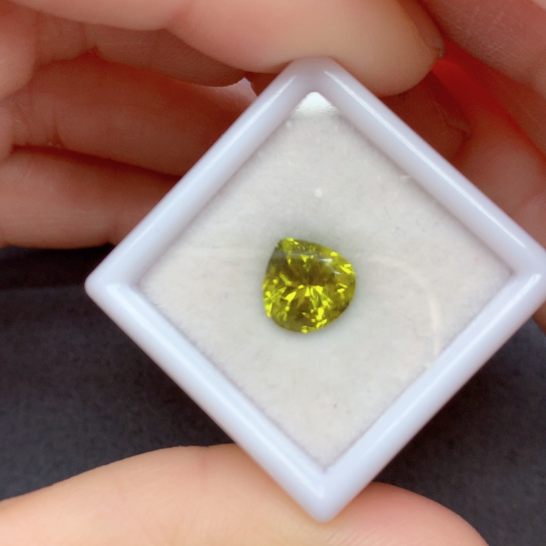 绿色碧玺2.19克拉裸石未镶嵌