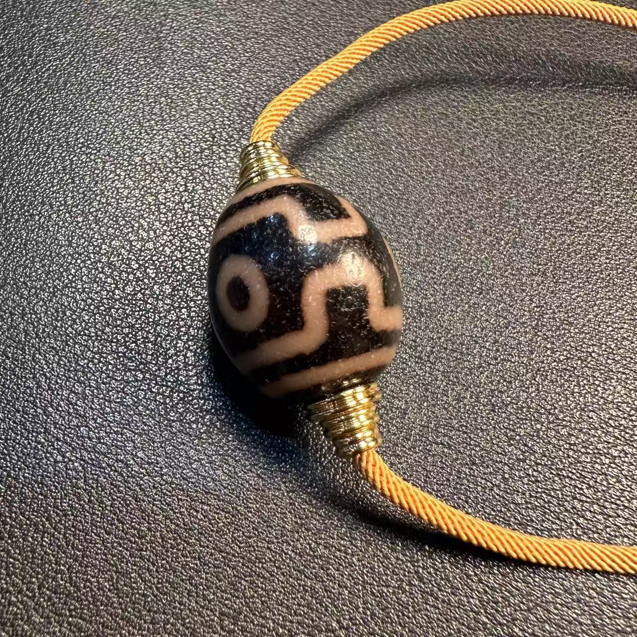 19世纪三眼达洛 玛瑙锁骨挂件333-843