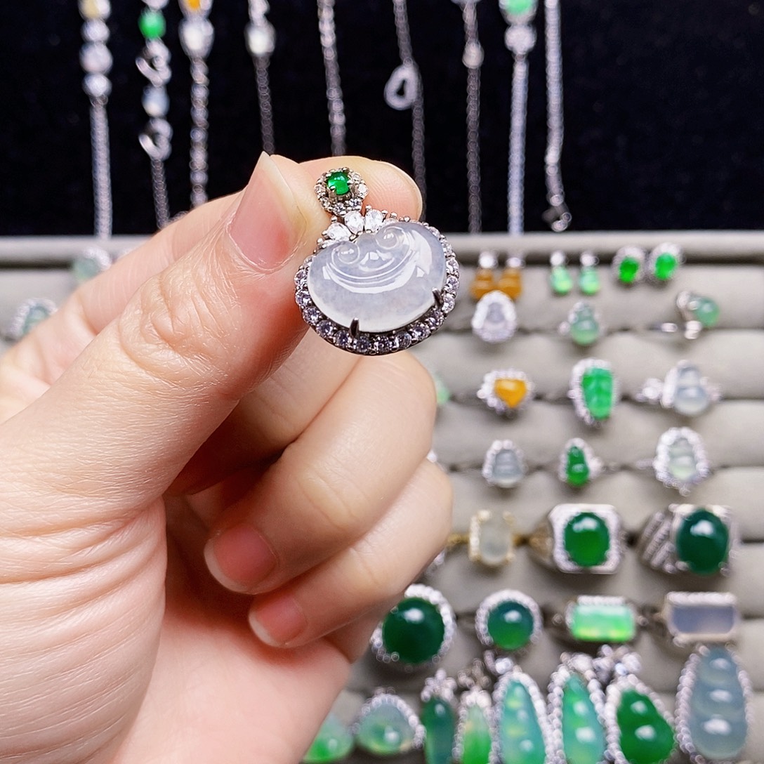 翡翠银S925镶嵌颈饰如意