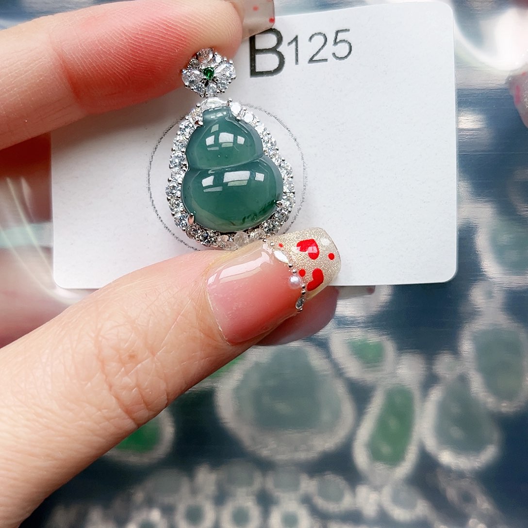 翡翠颈饰未镶嵌翡翠125