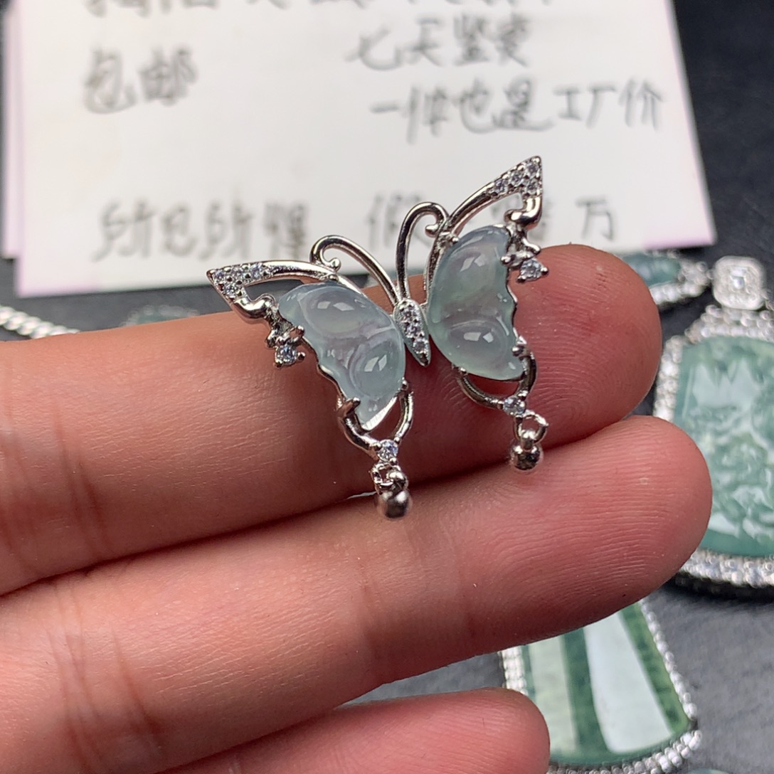 颈饰未镶嵌翡翠蝴蝶