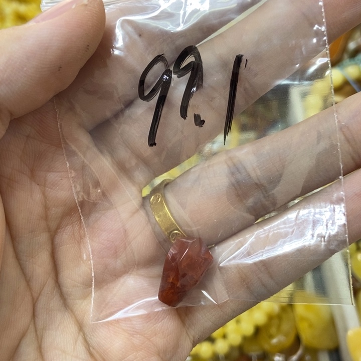 蜜蜡未镶嵌裸石吊坠