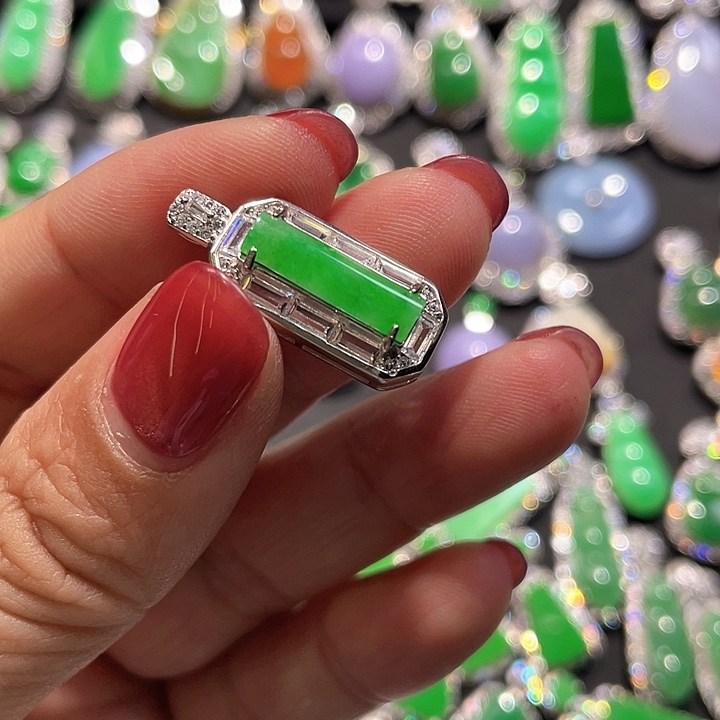 微***辣翡翠银S925镶嵌颈饰