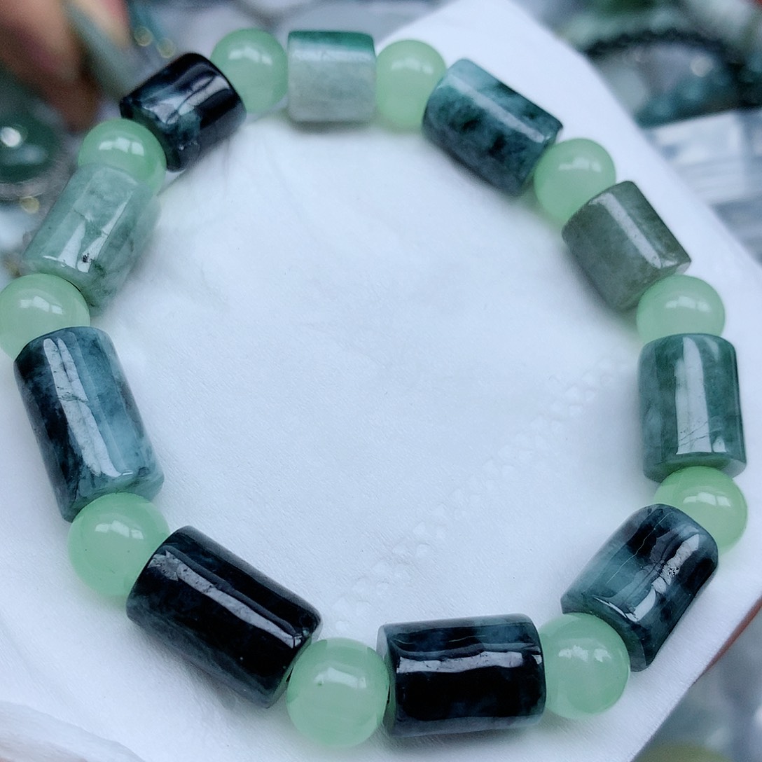 翡翠颈饰未镶嵌手串