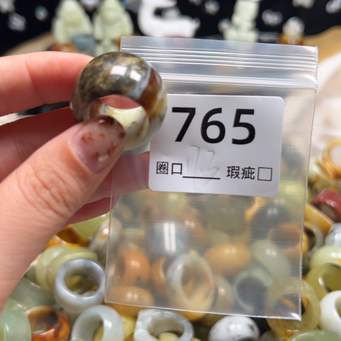 啾***儿蛇纹石玉未镶嵌戒指