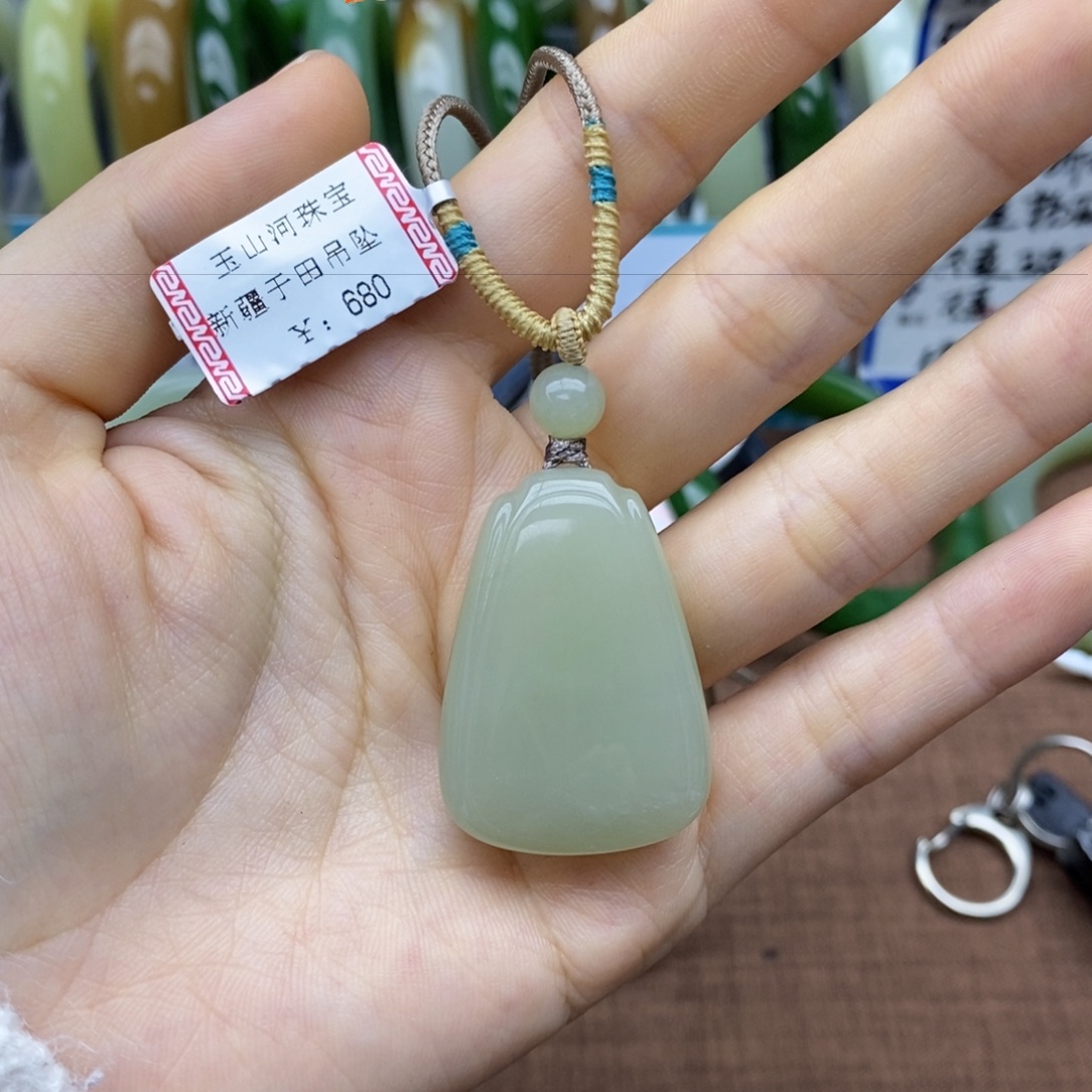 F***傅未镶嵌和田玉挂件