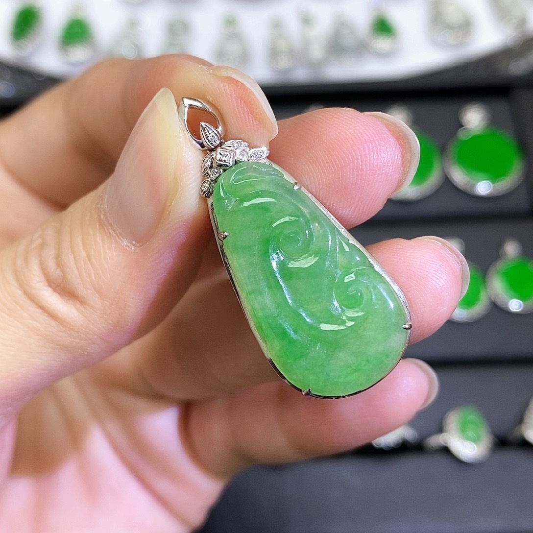 翡翠18K金镶嵌吊坠(不含链)