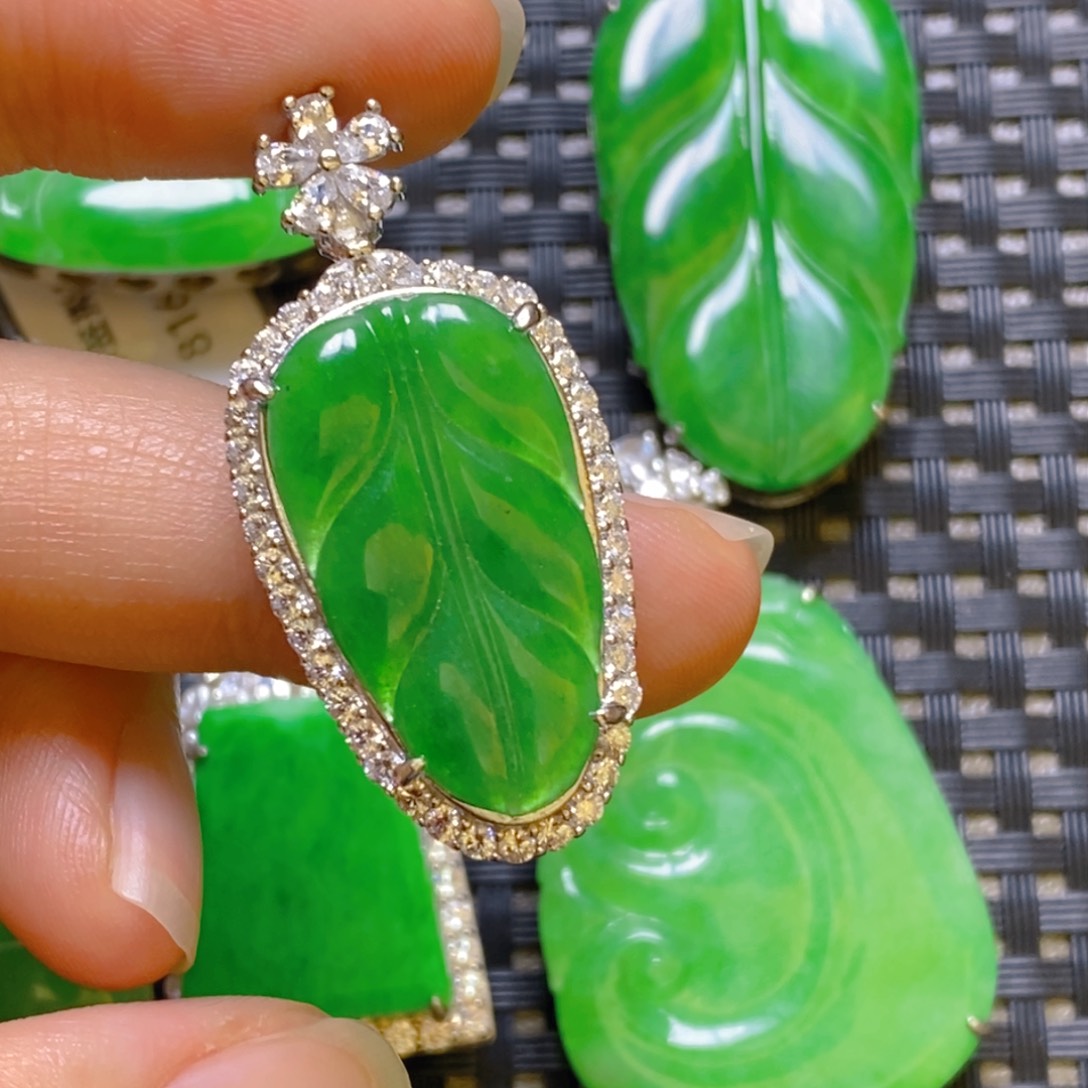 翡翠颈饰银S925镶嵌吊坠