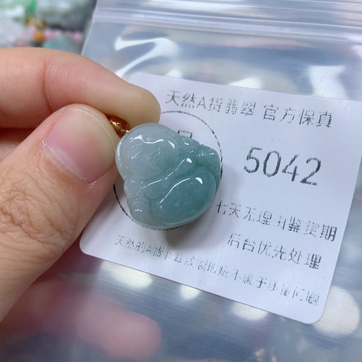 翡翠挂件未镶嵌翡翠