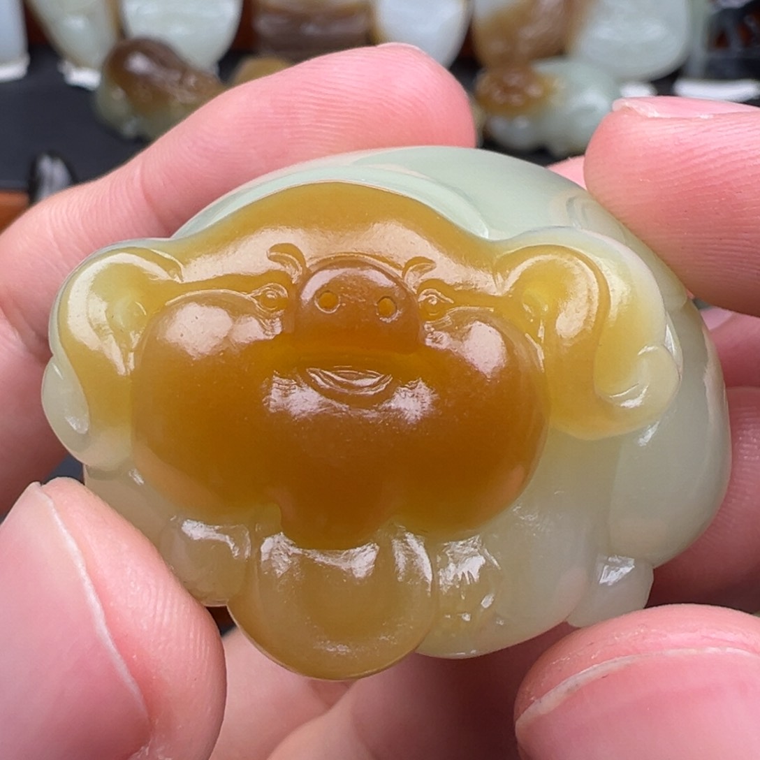 和田玉（糖玉）颈饰未镶嵌烟*