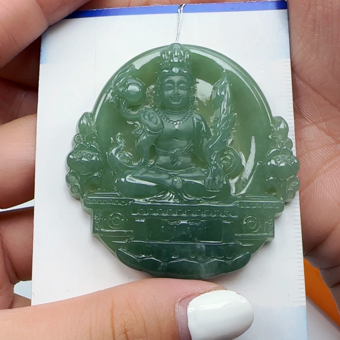 翡翠未镶嵌颈饰虚空