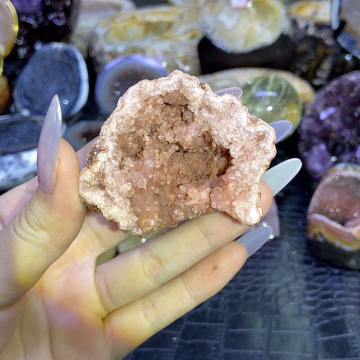未镶嵌珠宝半成品水晶粉晶洞