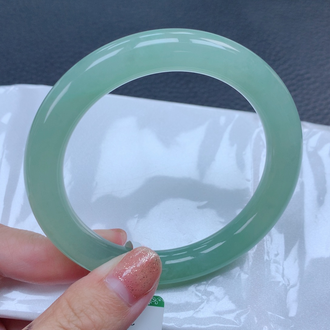 翡翠手镯未镶嵌54圈口芙蓉绿