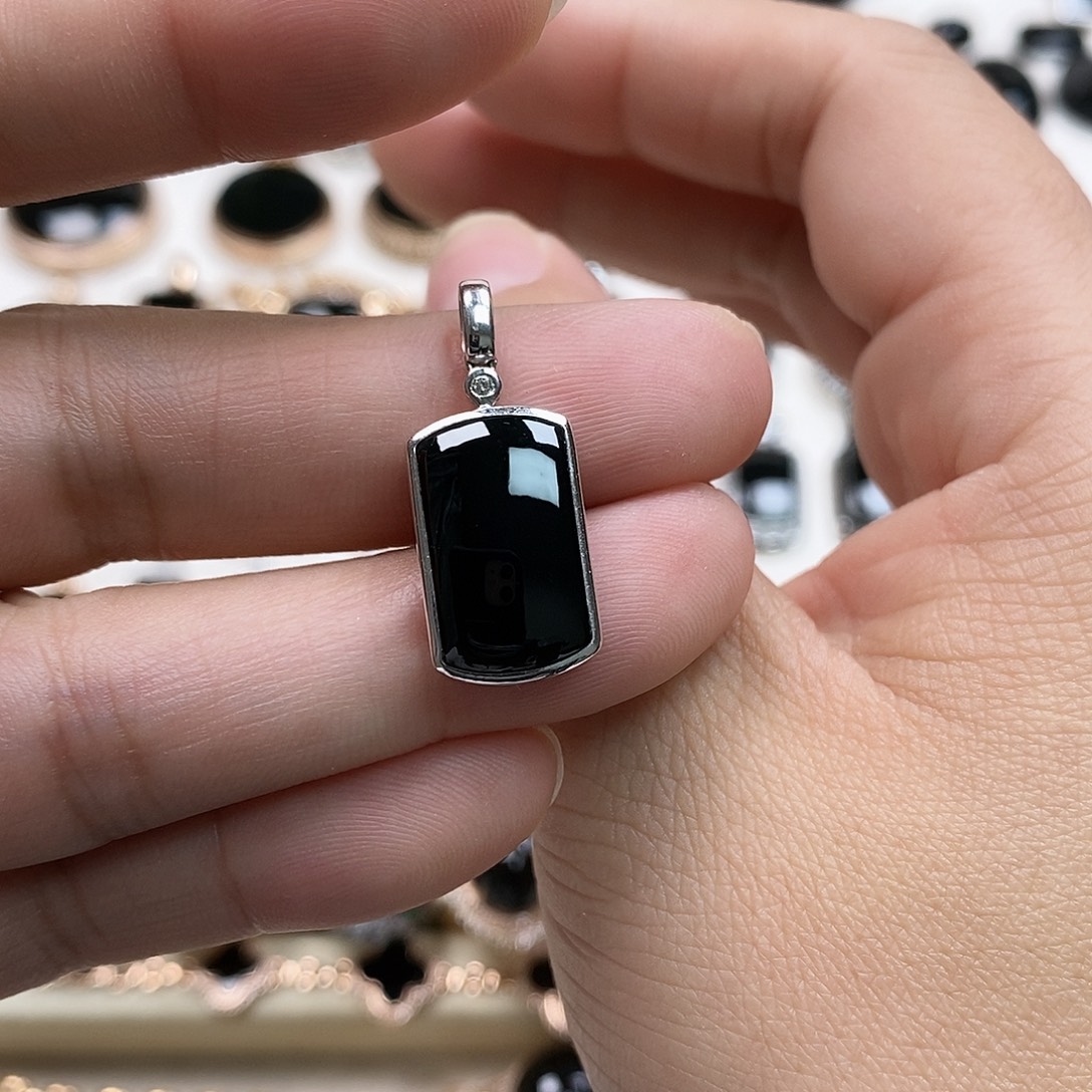 翡翠18K金镶嵌耳饰