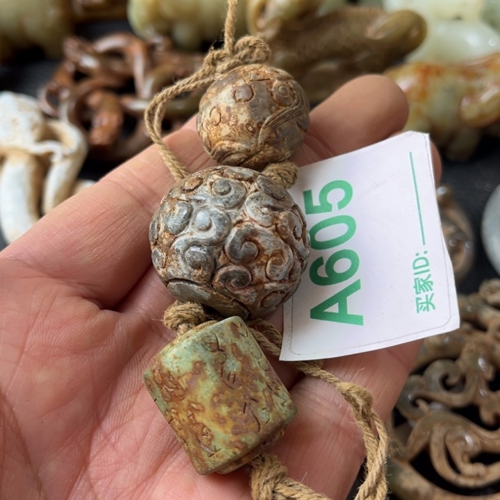 和田玉颈饰未镶嵌